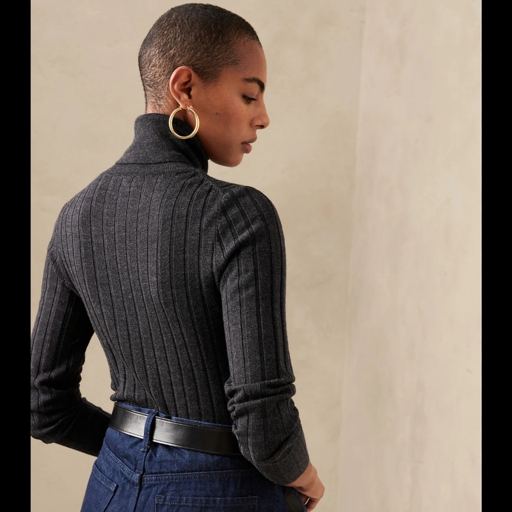 Banana Republic Lucci Merino Wool Turtleneck Sweater - Dark Charcoal Gray NWOT